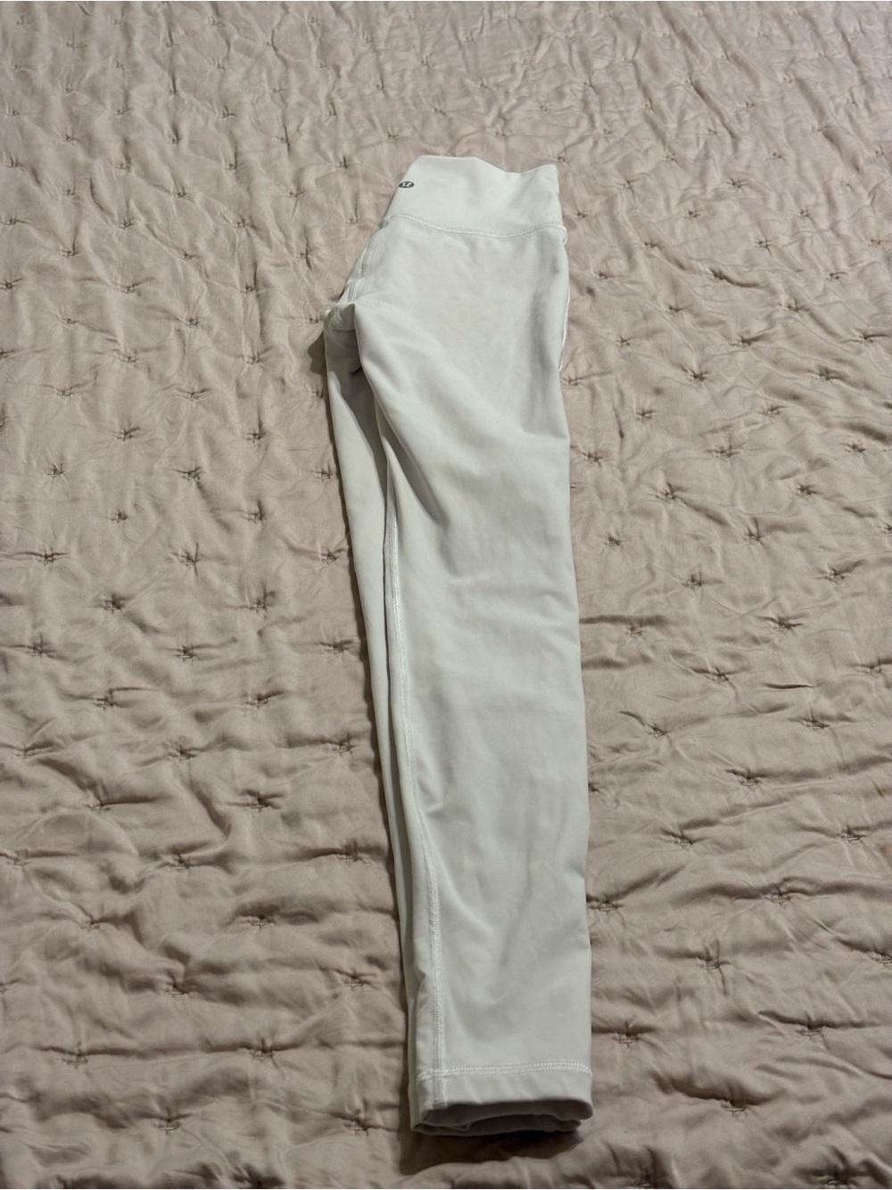 Lululemon White Forget The Sweat Tight size 2 25in - Picture 6 of 6